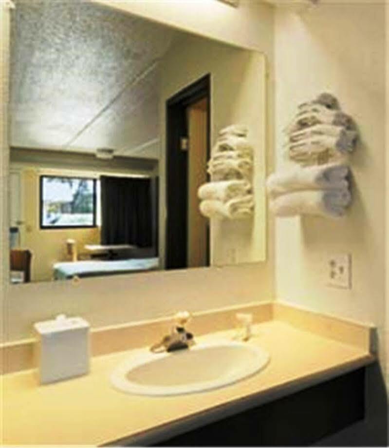 Travelodge By Wyndham College Park Buitenkant foto