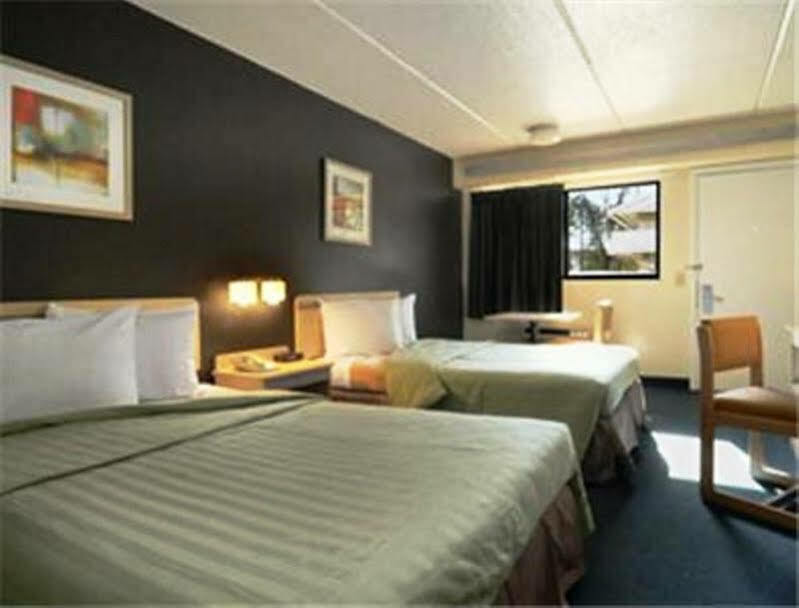 Travelodge By Wyndham College Park Buitenkant foto